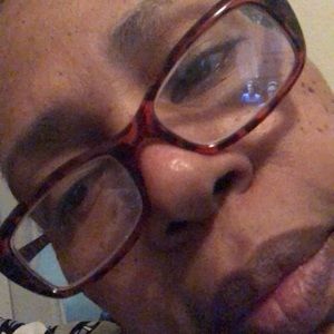 Meet your Posher, Lorrie